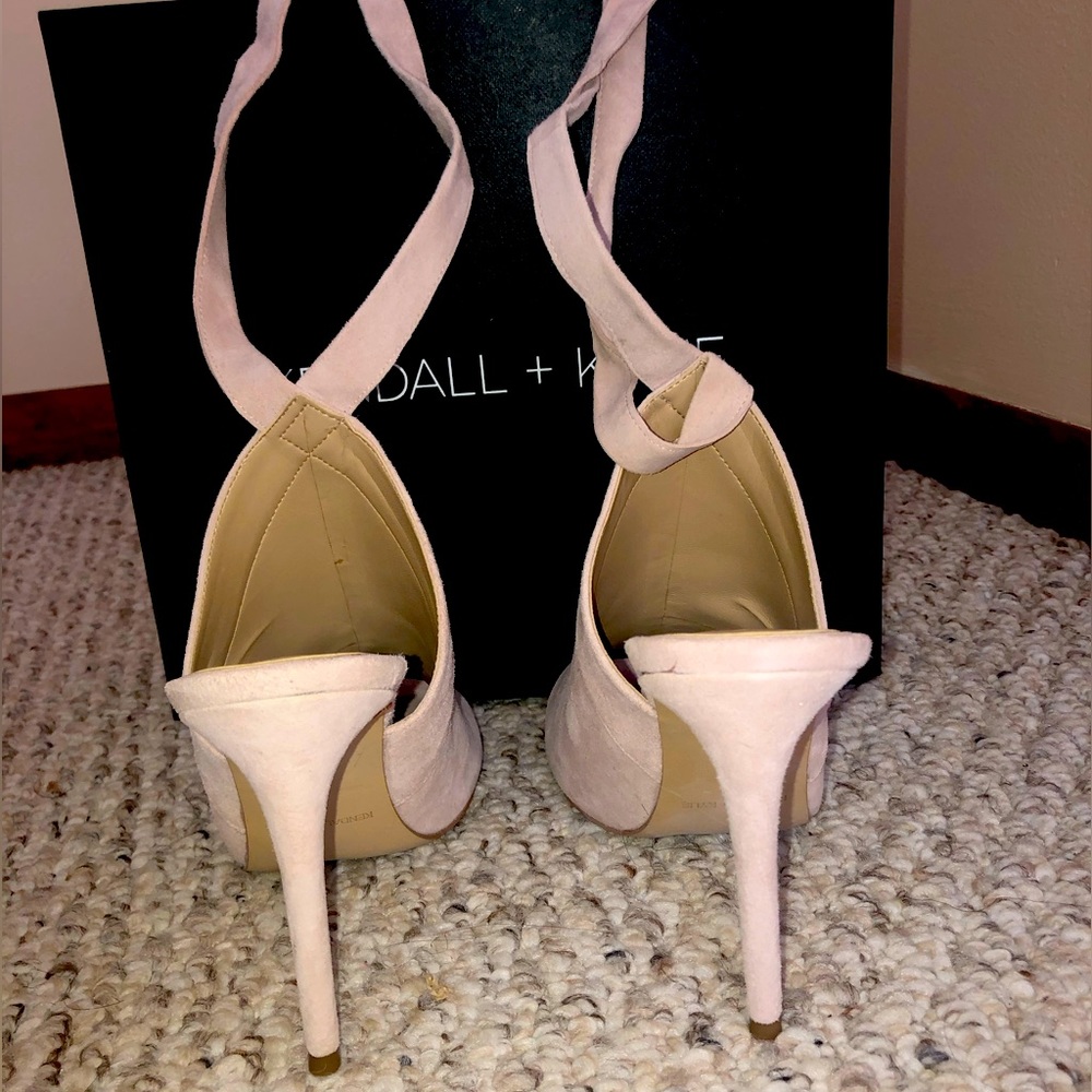 Kendall and Kylie, soft pink suede high heels. - Picture 3 of 4